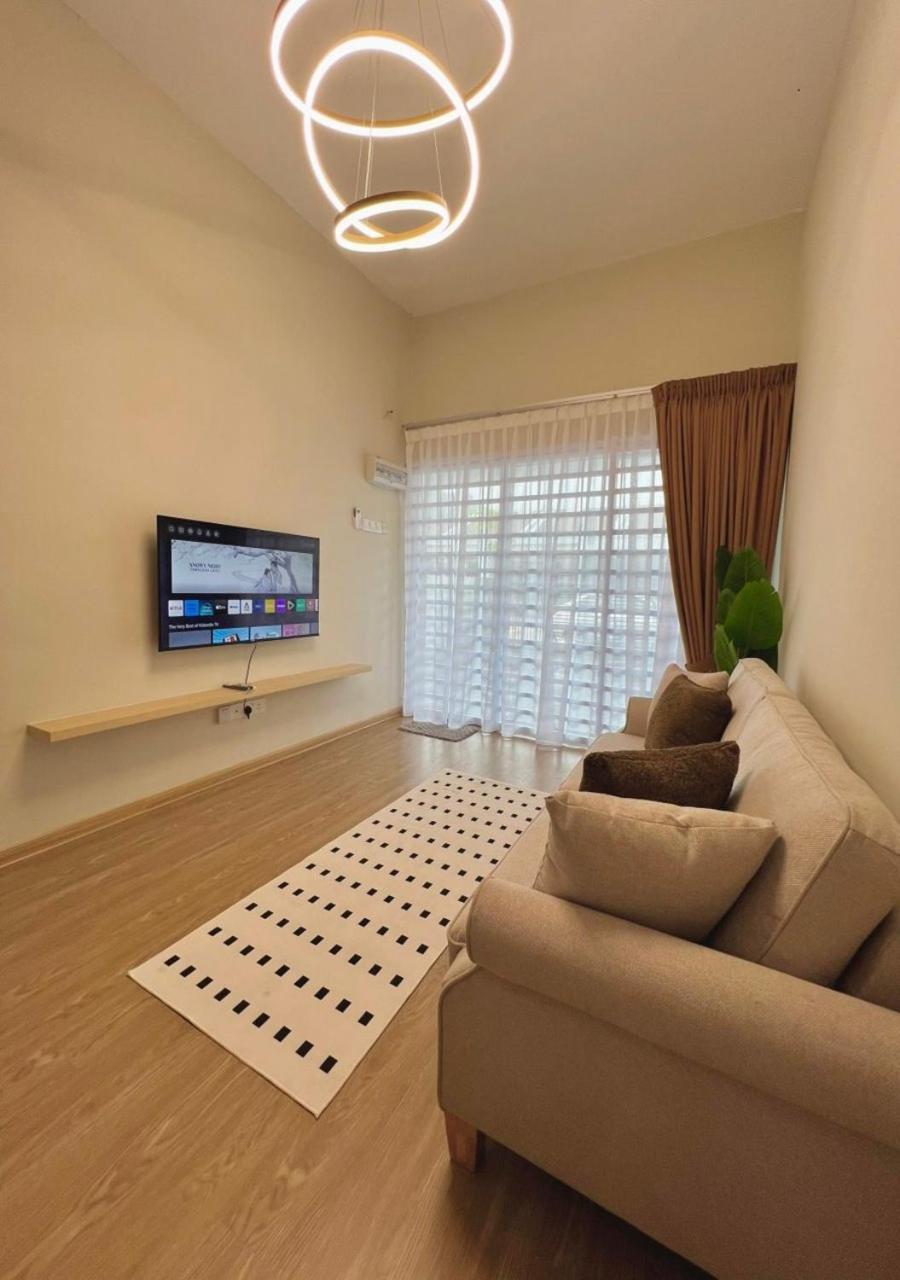 Polo Stay, 4 Bedroom Single Storey House For 10 Pax