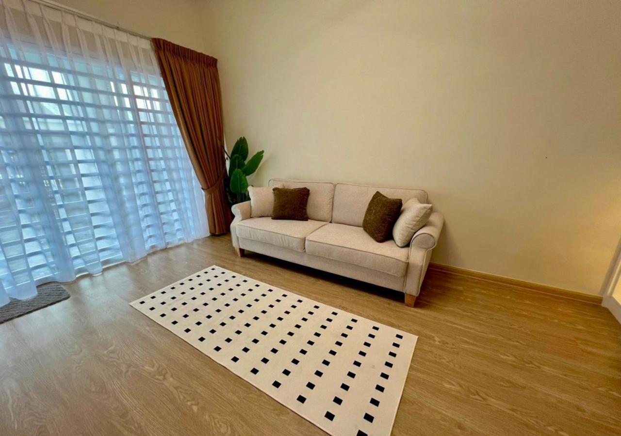 Polo Stay, 4 Bedroom Single Storey House For 10 Pax * Ipoh